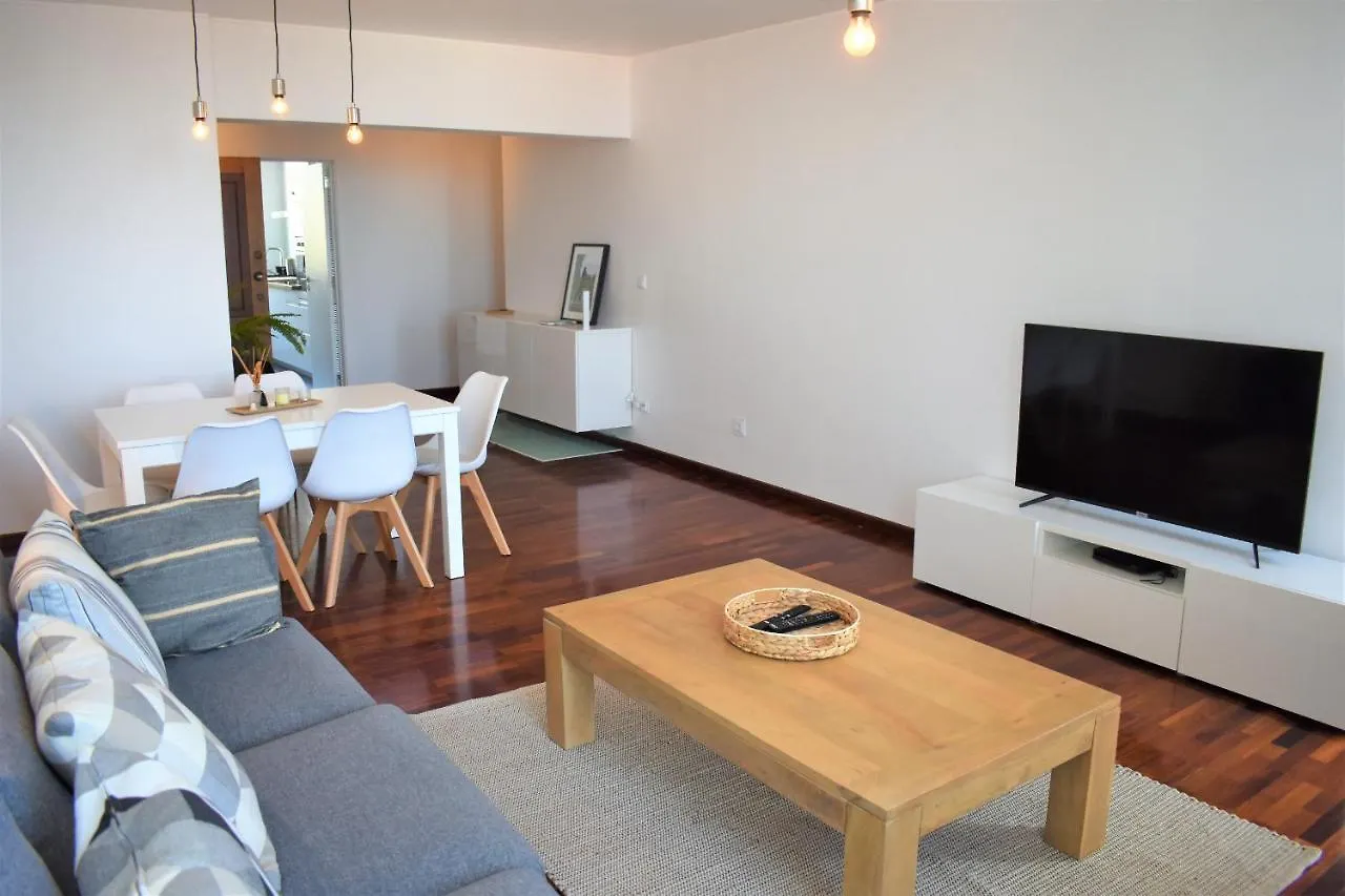 Madeira, 3 Bedroom Apartment With Ocean Views In Funchal