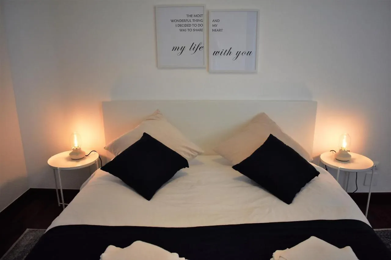 Madeira, 3 Bedroom Apartment With Ocean Views In Funchal