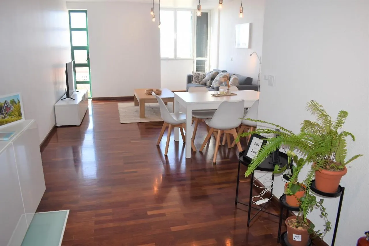 Madeira, 3 Bedroom Apartment With Ocean Views In Funchal